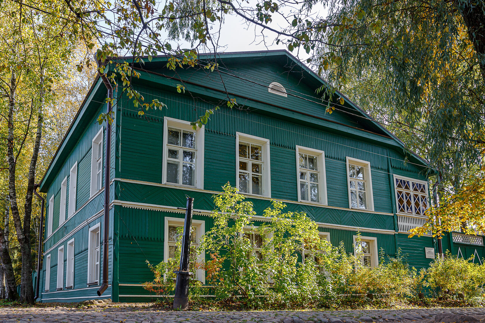 Дом музей достоевского в старой руссе - фото